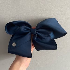 Lightly used navy blue JOJO bow!!